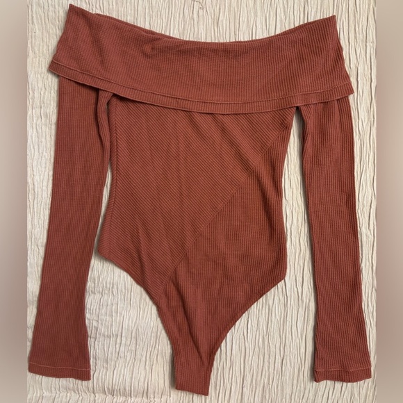 NEW FREE PEOPLE - Autumn Cozy Off Shoulder Bodysuit with Light Waffle Knit - Picture 3 of 7